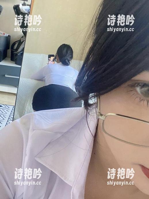120斤的小王同学 微密圈 - 120斤的小王同学的红色蝴蝶结原图,分享的时候我想说,真是一种没有语法的美感...