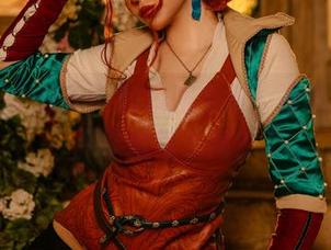 Alina Becker的校服全集，谁说教室里只能默默无闻？