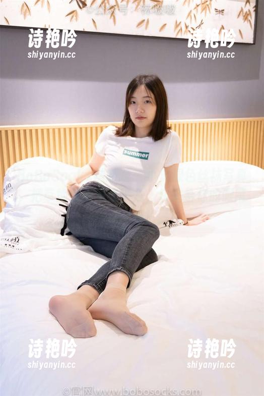 BoBoSocks袜啵啵-小沫 BoBoSocks袜啵啵 - 小沫绿色丝袜写真,把草地变得不再平凡,快来给你的眼睛加点绿!
