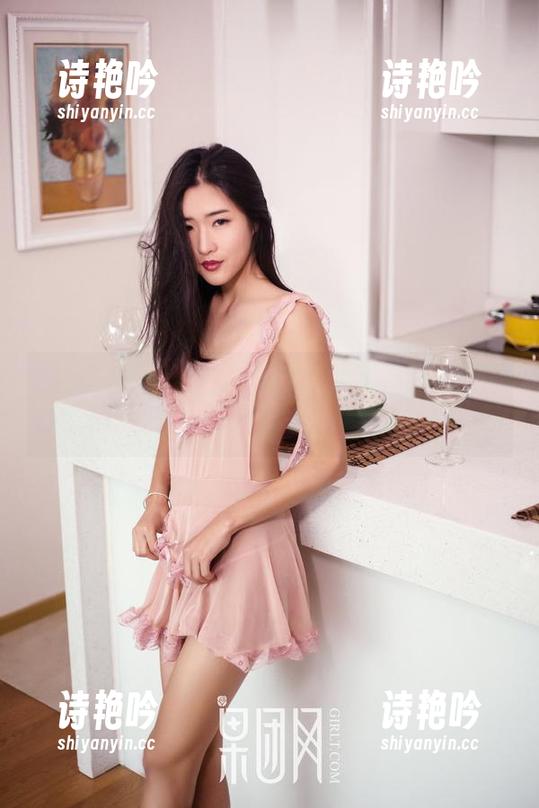GIRLT果团网 - 我爱松果儿最新图包：夏天，是放肆的季节啊，真想一跃而入。