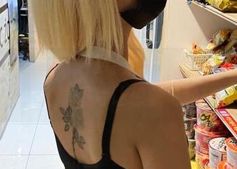 Hyoyeon(김효연)寄来的白裙还是未婚嫁，高清图片让想象飞扬！
