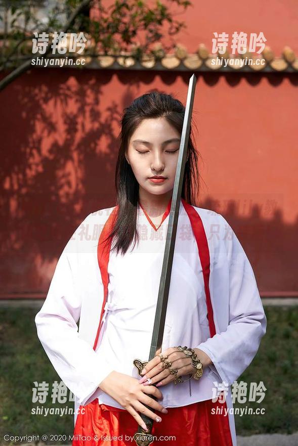 MiiTao蜜桃社-琉璃lily MiiTao蜜桃社 - 最新资源,琉璃lily教你如何在礼服里找隐藏口袋,只为装糖!