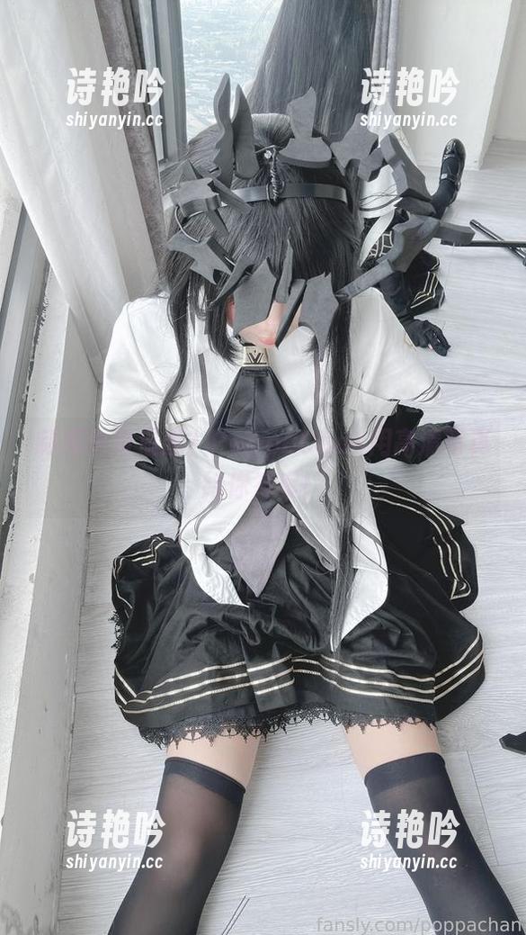 制服也有温度？PoppaChan用高清写真给你答案！