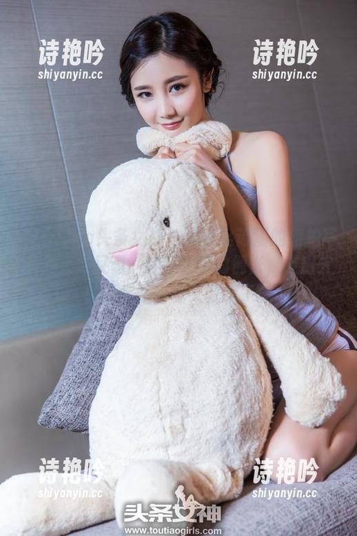 TouTiao头条女神-梁芮溪 TouTiao头条女神 - 看了梁芮溪的旅拍写真,果然又是一种不吃饱的惆怅,走出去的勇气不自觉又收缩了。