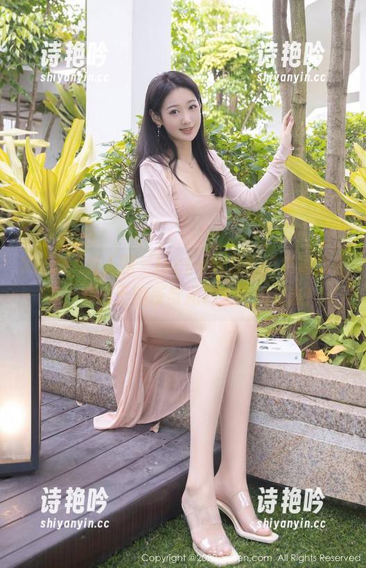 Xiuren秀人网-lucky咏丹 Xiuren秀人网 - lucky咏丹的黑色最新合集,穿梭于暗夜与光明之间的姿态!