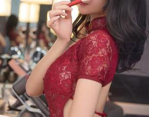 Xiuren秀人网 - 红裙在余安安身上绽放的迷人气息–又一本写真图册在呼唤你