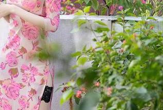 Xiuren秀人网 - 写真原图曝光，余贝拉bella在家如何优雅地“打工”？