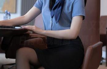 Xiuren秀人网 - 这图里有林文文yooki，白得让我眼前一亮！