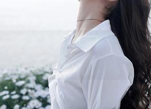 Xiuren秀人网 - 下载瑞莎Trista的女王写真集，看她就像在签名！