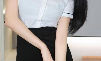 Xiuren秀人网 - 绯月樱和她的短裤：在线写真界的那一丝不羁