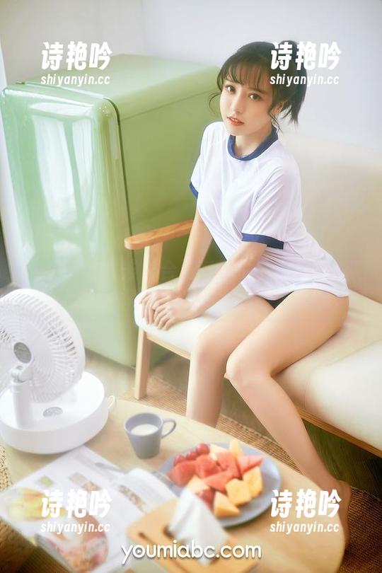 YouMi尤蜜荟-合法萝莉 YouMi尤蜜荟 - 合法萝莉的户外原图:就连大树都被她的可爱打败了!