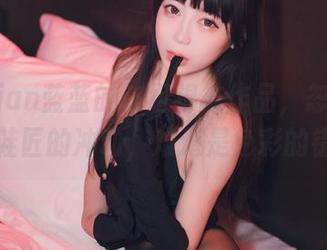 看usejan蓝蓝的这组棉袜作品，忽然有点想做鞋匠的冲动，难道是色彩的错觉？