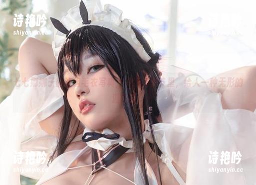 七七娜娜子的这组毛衣写真，冷冽的季节里，给人一种无形的温柔感。