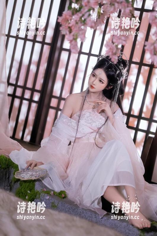 全景三度69，分享2025新年自拍套装的各种姿态，你准备好了吗？