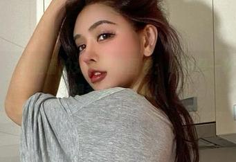 微密圈 - 于芷晴的女神写真图包：哪怕是一秒，还是想多呆一会儿！