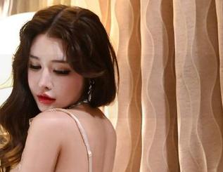 微密圈 - 于芷晴的写真，最坏的小恶魔在无圣光中冒险