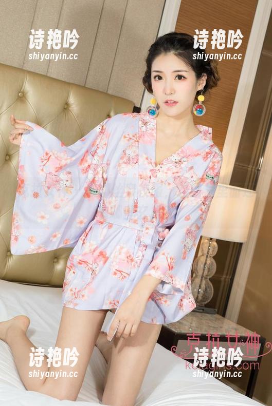 克拉女神 - 依娜丝穿校服，这图片里面还有哪些玄机？