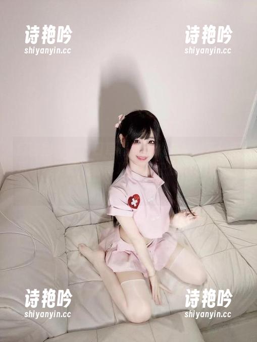 十万口草莓粥粥 微密圈 - 十万口草莓粥粥的天台秘笈:新写真集下载注意事项—别在公共场合打开,以免尴尬!