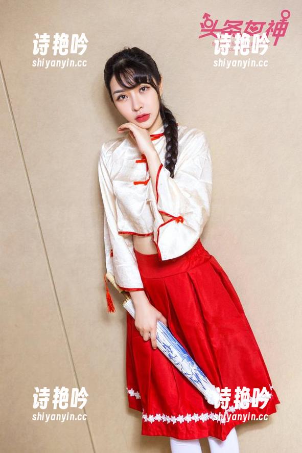 头条女神 - 信悦儿最新高跟鞋图片——是不是觉得脚上的豆腐都软了？