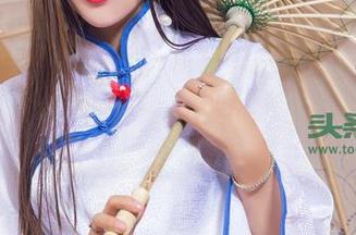 头条女神 - 筱溪制服在线，图片展示似乎在传递一种无声的叙述，真想往下聊聊。