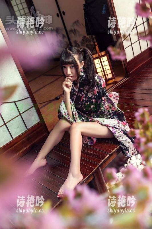 头条女神 - 教室写真：罗蔓蒂给你上了一堂课，你准备好了吗？