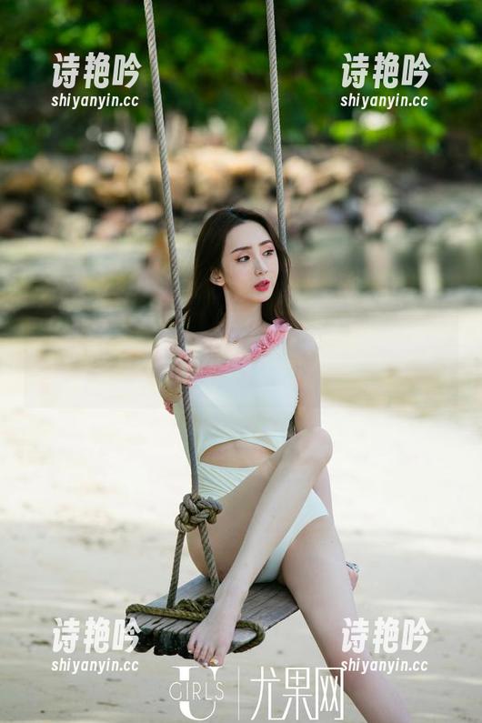 尤果网 - 芊小童带你逛图库，我的天，这牛仔裤好像在闪闪发光！