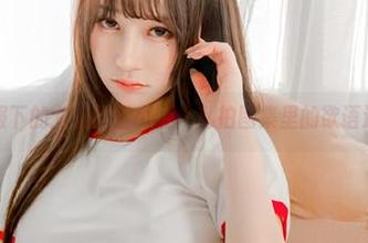 制服下的尤猫醒醒ovo：私拍图集里的欲语还休