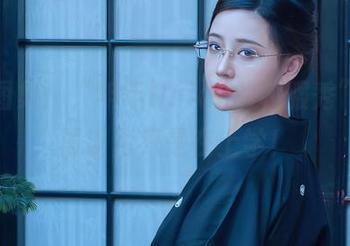 最新图集：“年年Nnian的校服秀”，别再以为只是在上学！