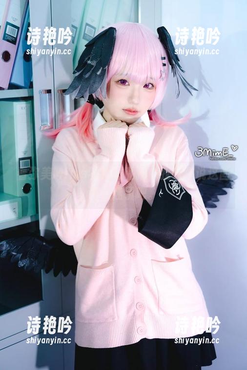 看弥美Mime的制服私拍，我只想说这画面太迷了吧。