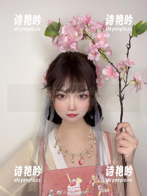 戚顾儿：我还在磨练上官婉儿的惊鸿之笔，结果美图雷到我了！