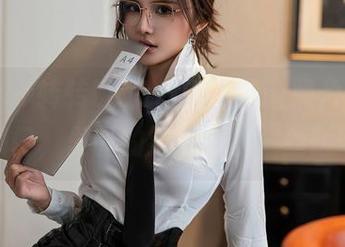 星颜社 - 转转Lisa最新的圣诞照片，敞开这扇门，里面的氛围不止一丝暧昧。