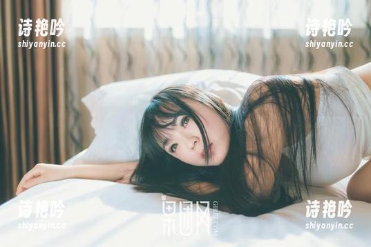 果团网 - 松果儿的泳池漫游，定制图集让水面悄然生动