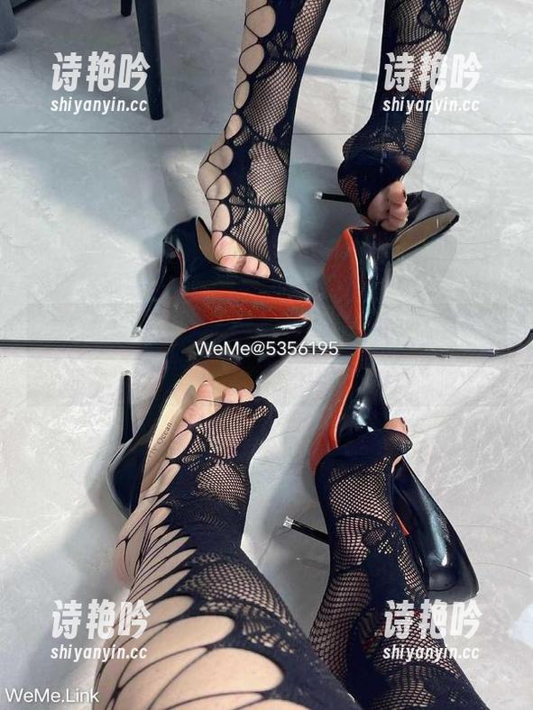 微密圈 - 桃沢樱呀全新作品双马尾，感觉像从二次元跳出来的绫波！？