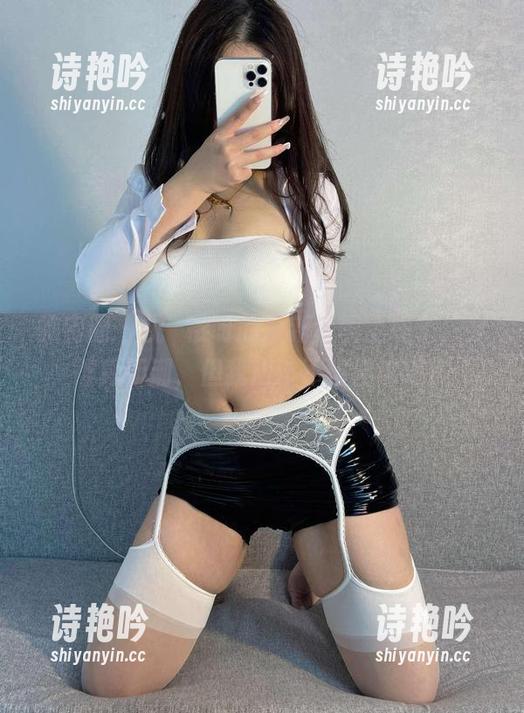 桃沢樱呀 微密圈 - 桃沢樱呀的最新套图上线了,穿得真新潮,但我应该不该尝试吧?