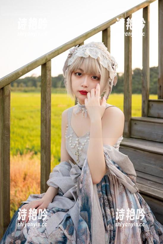 梨瑾瑾 全套黑长服,梨瑾瑾G级上演,原图中的每个动作都在默念“别让我冷”。