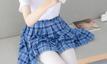 森萝财团 - 80D白丝的新高度，卉子最新套图《与篮球无关》，篮球被扔到一边啦。