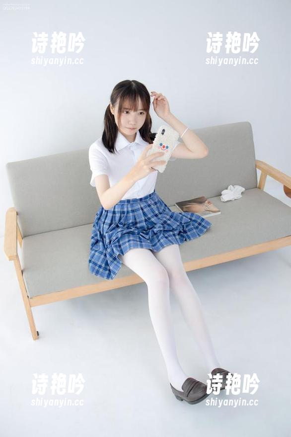 森萝财团-卉子 森萝财团 - 80D白丝的新高度,卉子最新套图《与篮球无关》,篮球被扔到一边啦。