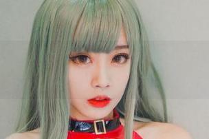 丝袜这事儿，清颜颜子说的比任何人都靠谱——一边上cos一边踩进“图包”空间。