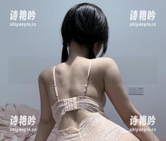 微密圈 - 火龙果羊：这红裙子的惊艳和我选袜子的纠结太像了