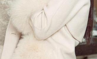 一份来自爱尤物的青涩之爱写真资源，吃掉你们的单身狗小心心！