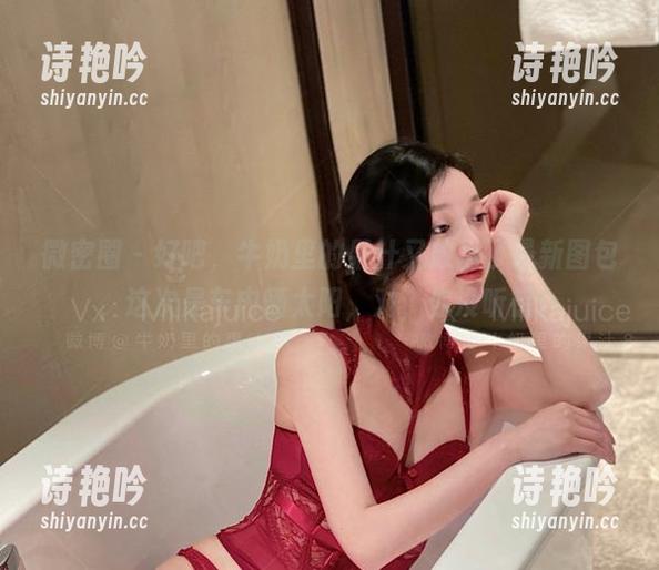牛奶里的果汁 微密圈 - 好吧,牛奶里的果汁又放出了最新图包,这次是车内晒太阳,对,你没听错!