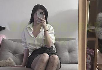 微密圈 - 金发妹妹和玫桃泡芙的写真：就问你甜不甜？