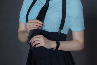 秀人网 - 看!MODEL伊若学姐把私拍当成了武器,美图满分!