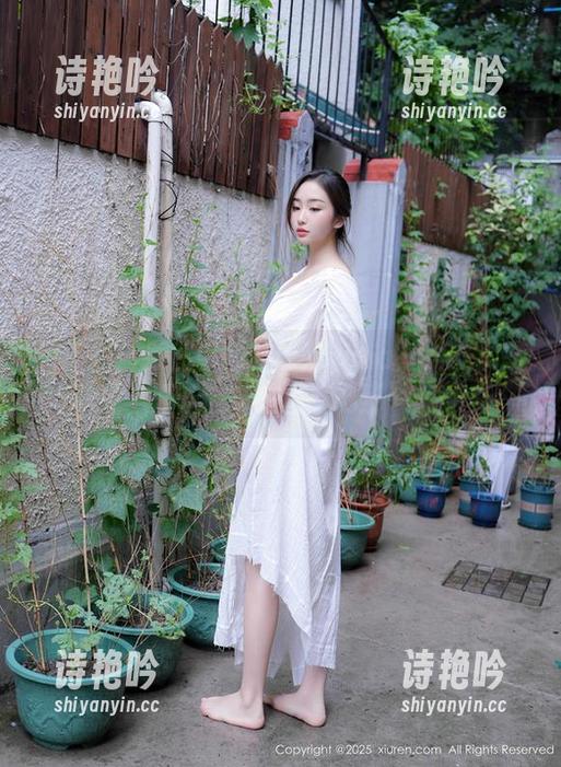 秀人网 - 原图中的乔漫妮mina：女友状态完全开启，自拍必备的那一瞬！