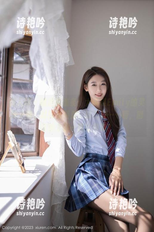秀人网 - 精选瑜伽条：大琪琪Emily的灵动之旅，时而像精灵，时而像……呃，刚在地上耍一圈的熊猫？