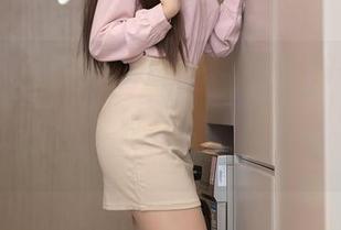 秀人网 - 陆萱萱集合了所有下属的银行经理制服，更新会员福利，一起“利息”爆表！