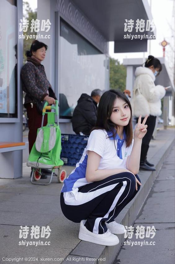 秀人网 - 办公室里的陈梵妮Fanny，随便一张美图就像乌龙茶般清新脱俗，真想多喝几口。