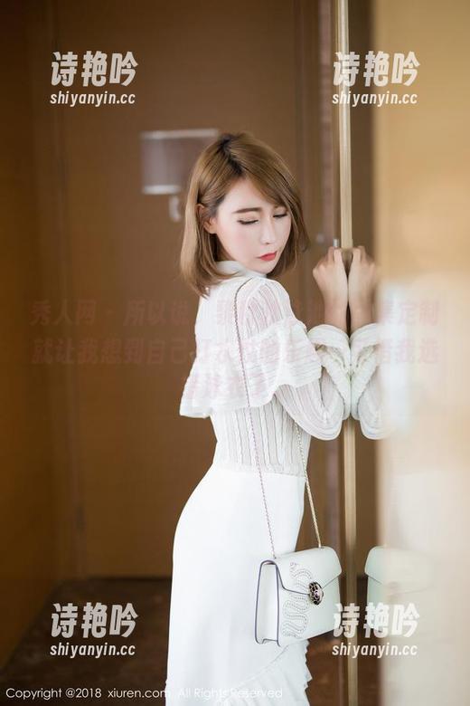 秀人网 - 所以说，黎秋秋泳池的图集定制就让我想到自己打水仗的乐趣…可惜我选错泳衣了。
