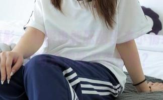 绮梦摄影 - 制服也能酝酿出来小情绪，秋月的写真你能忍得住吗？