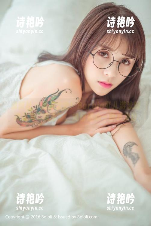 菠萝社 - 图集大全！Barbie可儿游泳时被海浪‘攻击’，她自信心一秒成负分